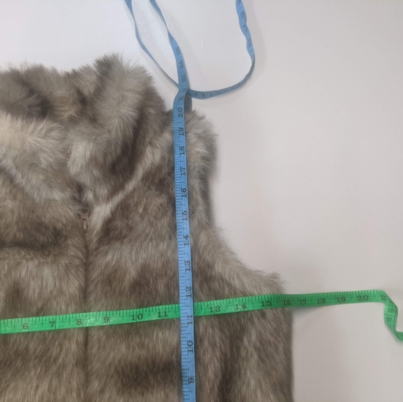 Me Jane Size 12 Faux Fur Vest - Picture 5 of 10